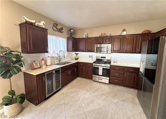 6240 Dartington Hall Street, Henderson, NV 89011