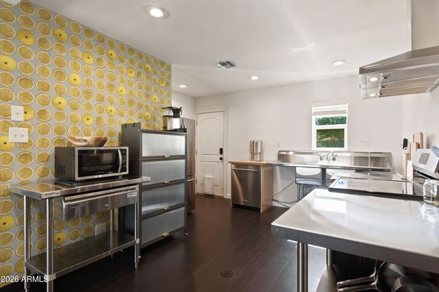 2521 N EVERGREEN Street, Phoenix, AZ 85006