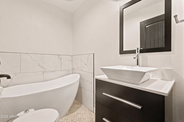 2521 N EVERGREEN Street, Phoenix, AZ 85006