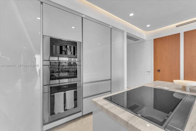 18975 Collins Ave 5302+Cabana 6, Sunny Isles Beach, FL 33160