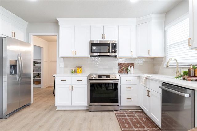 703 N SINGLETREE Street, Olathe, KS 66061