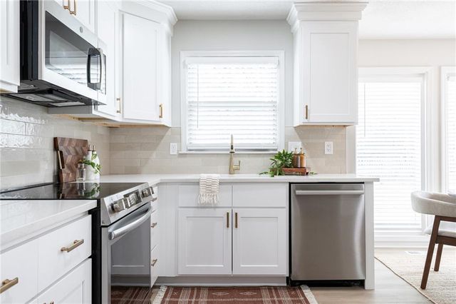 703 N SINGLETREE Street, Olathe, KS 66061