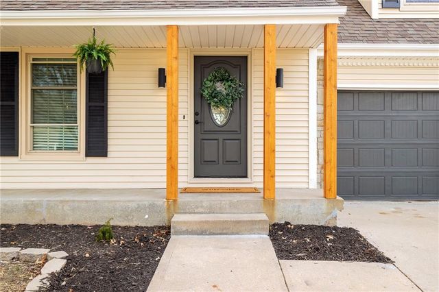 703 N SINGLETREE Street, Olathe, KS 66061