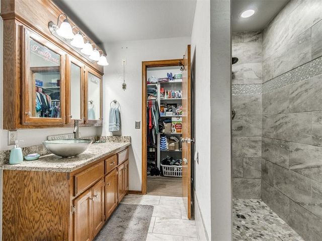 1621 SW 33rd Street, Moore, OK 73160