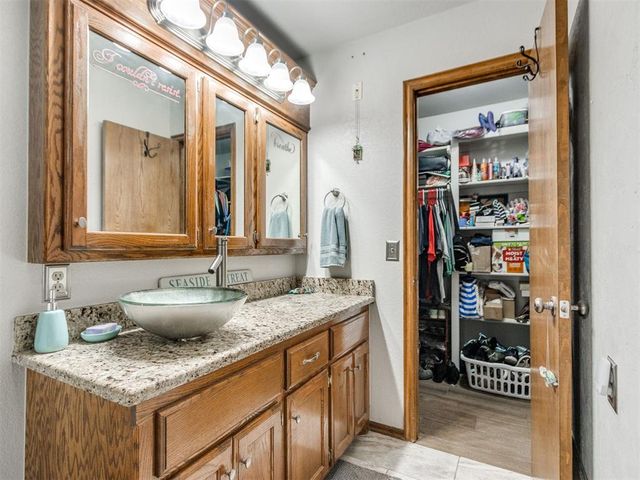 1621 SW 33rd Street, Moore, OK 73160