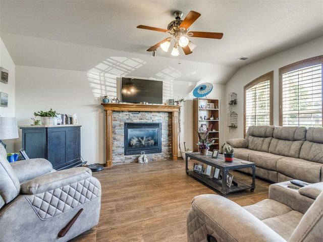 1621 SW 33rd Street, Moore, OK 73160