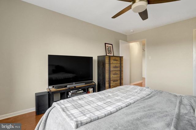 1300 S ARLINGTON RIDGE RD #303, Arlington, VA 22202