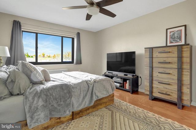 1300 S ARLINGTON RIDGE RD #303, Arlington, VA 22202