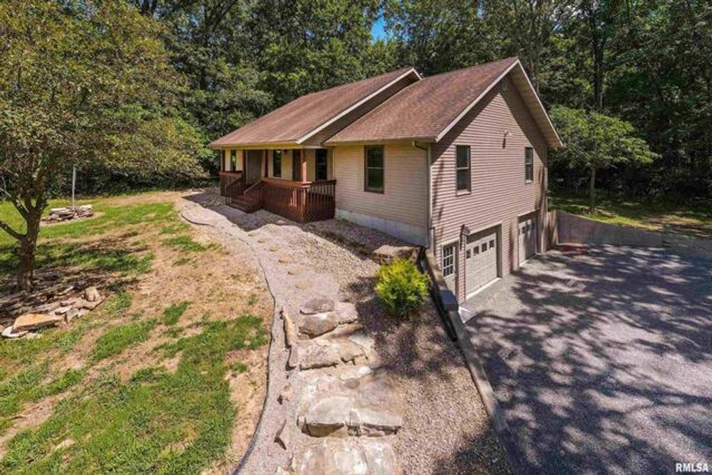 17937 Caplinger Pond Road, Marion, IL 62959