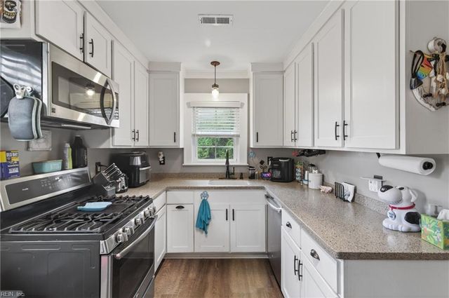 118 Chichester AVE, Hampton, VA 23669