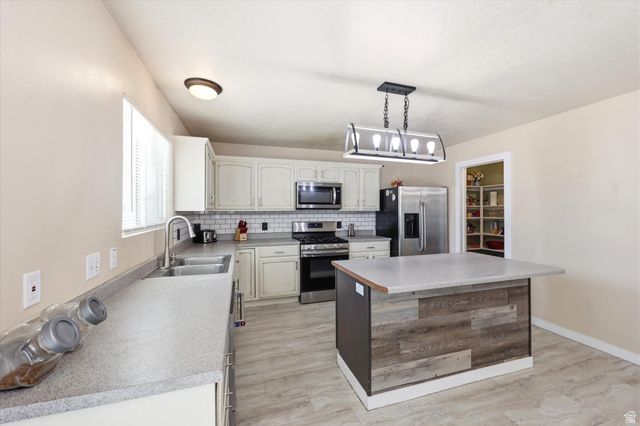 4328 N MAPLE DR, Eagle Mountain, UT 84005