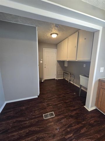 6587 Elm Street, Taylor, MI 48180