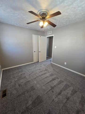 6587 Elm Street, Taylor, MI 48180