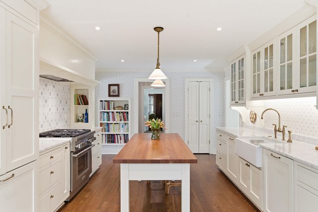 260 Confederate Circle, Charleston, SC 29407