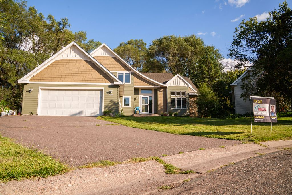 728 Laurie Court, Maplewood, MN 55117