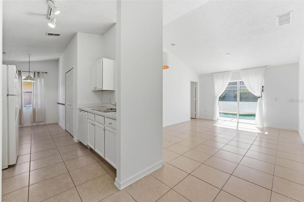 Image 16 of property listing at 1043 SOARING EAGLE LANE, Kissimmee, FL 34746
