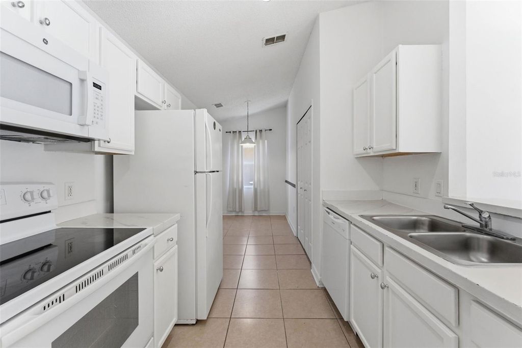 Image 17 of property listing at 1043 SOARING EAGLE LANE, Kissimmee, FL 34746