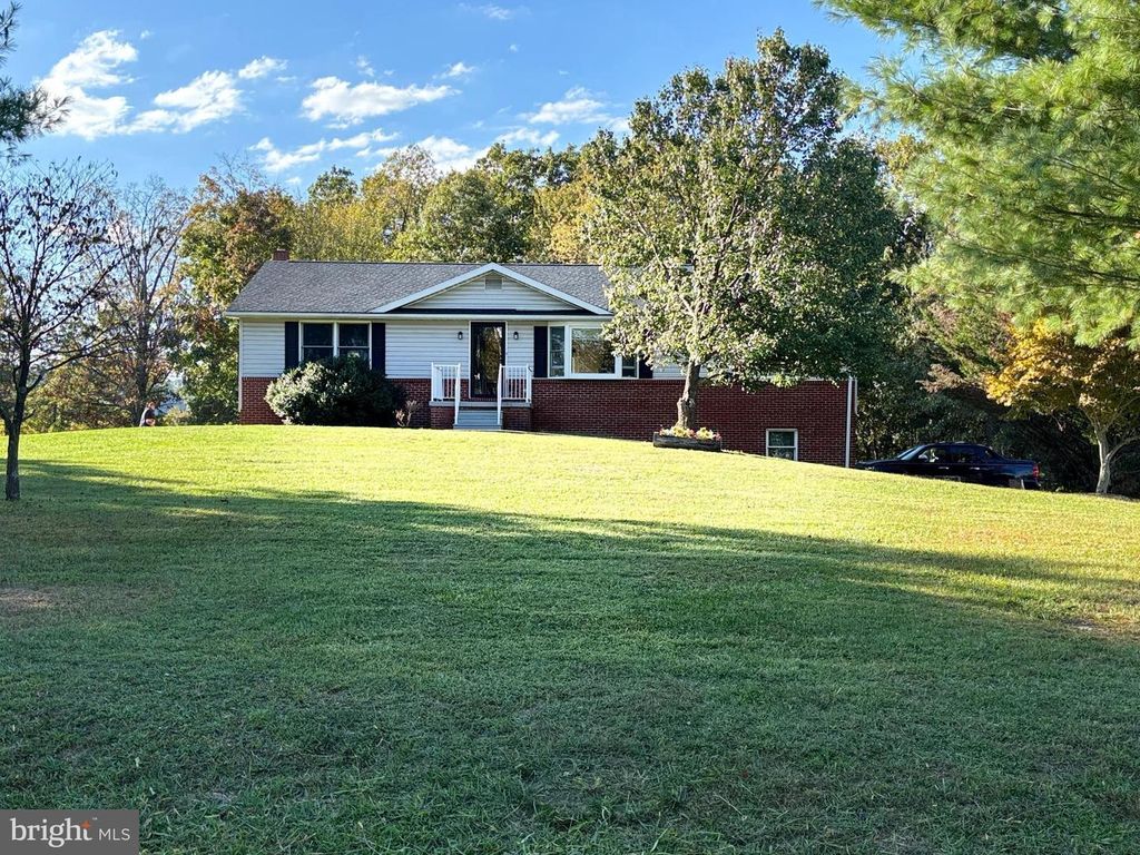 25 NELSON LN, Berkeley Springs, WV 25411