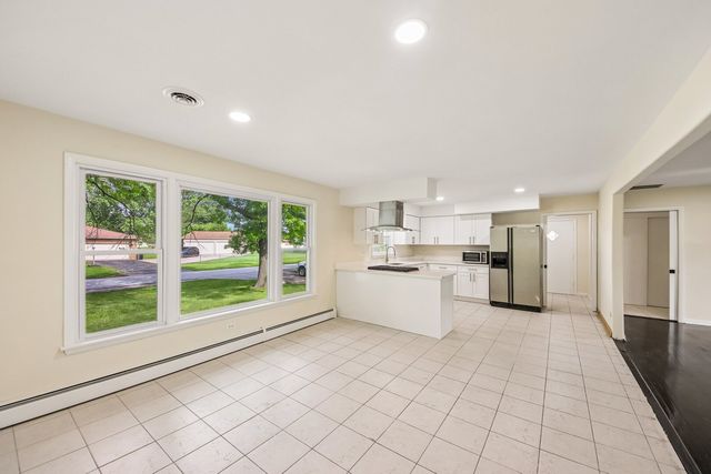 15725 New England Avenue, Tinley Park, IL 60477