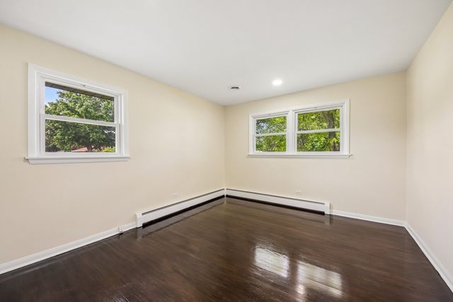15725 New England Avenue, Tinley Park, IL 60477