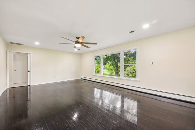 15725 New England Avenue, Tinley Park, IL 60477