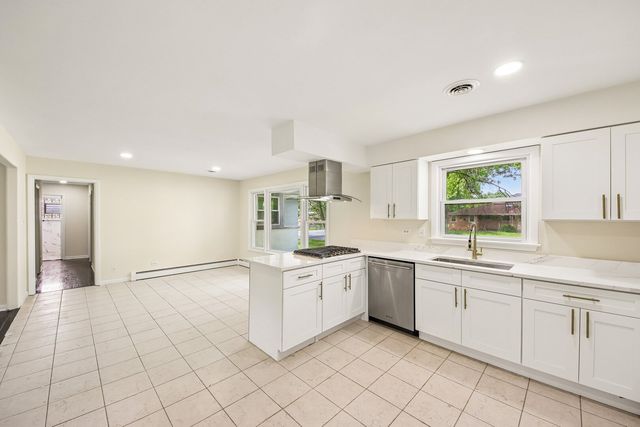 15725 New England Avenue, Tinley Park, IL 60477