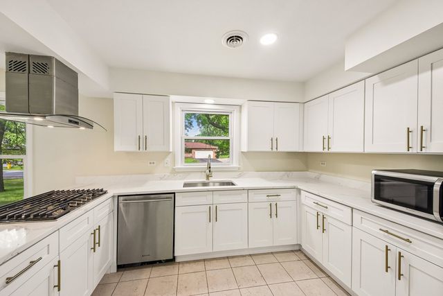 15725 New England Avenue, Tinley Park, IL 60477