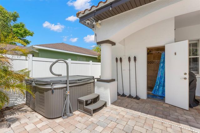 1502 RIVER COURT, Tarpon Springs, FL 34689
