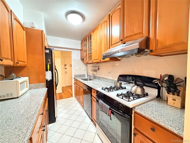 142-05 Roosevelt Avenue 519, Flushing, NY 11354