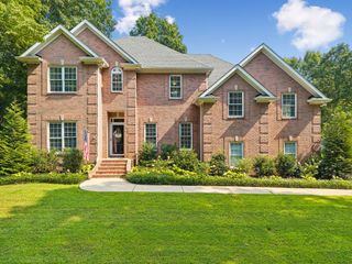 7313 Henry Dr, Fairview, TN 37062
