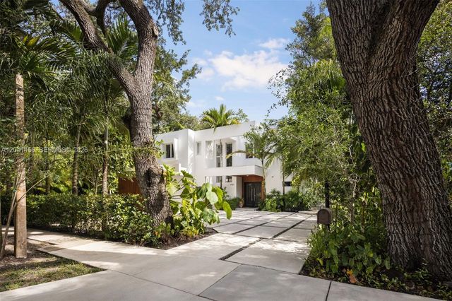 3901 Kumquat Ave, Miami, FL 33133
