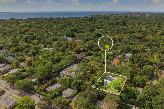 3901 Kumquat Ave, Miami, FL 33133