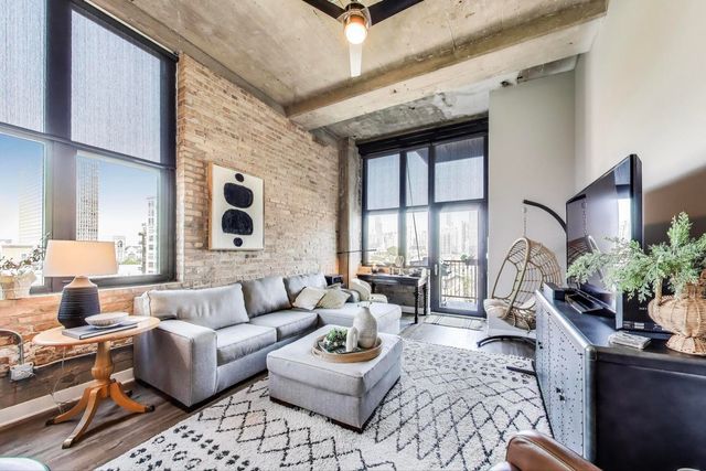 320 E 21ST Street 501, Chicago, IL 60616