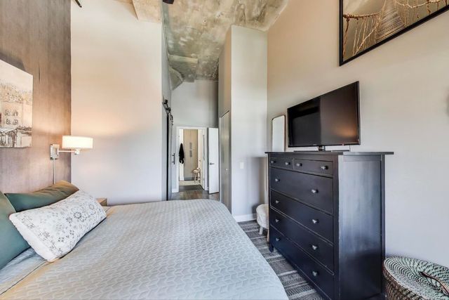 320 E 21ST Street 501, Chicago, IL 60616