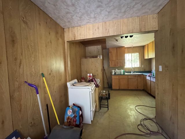 2547 Parkdale Dr, Modesto, CA 95358