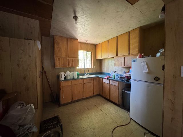 2547 Parkdale Dr, Modesto, CA 95358