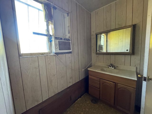 2547 Parkdale Dr, Modesto, CA 95358