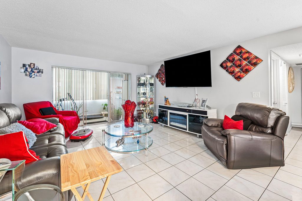 725 Lori Drive, 101, Palm Springs, FL 33461