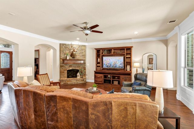 105 Parc Oaks Drive, Aledo, TX 76008