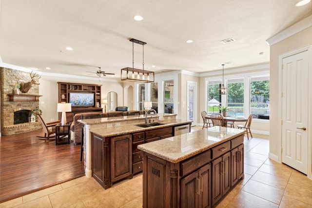 105 Parc Oaks Drive, Aledo, TX 76008