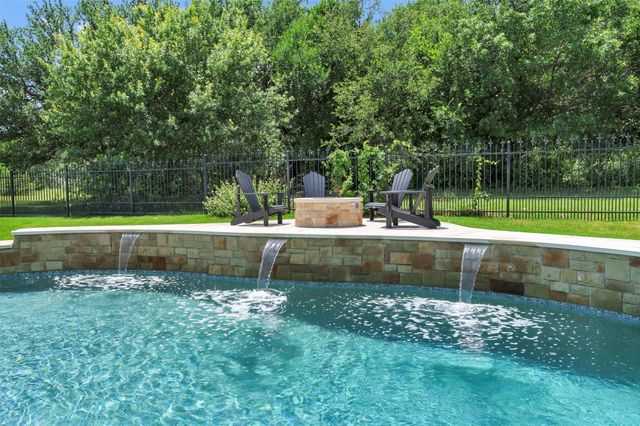 105 Parc Oaks Drive, Aledo, TX 76008