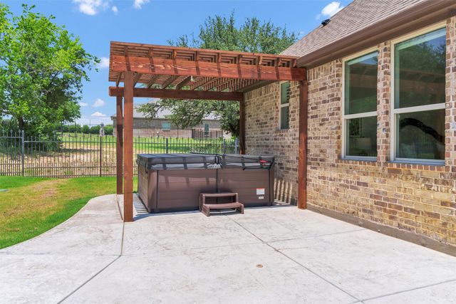 105 Parc Oaks Drive, Aledo, TX 76008