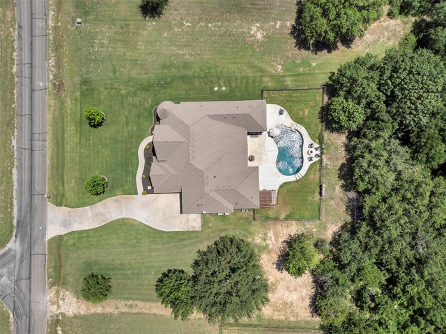 105 Parc Oaks Drive, Aledo, TX 76008