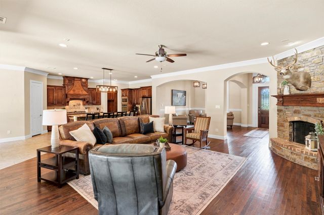 105 Parc Oaks Drive, Aledo, TX 76008