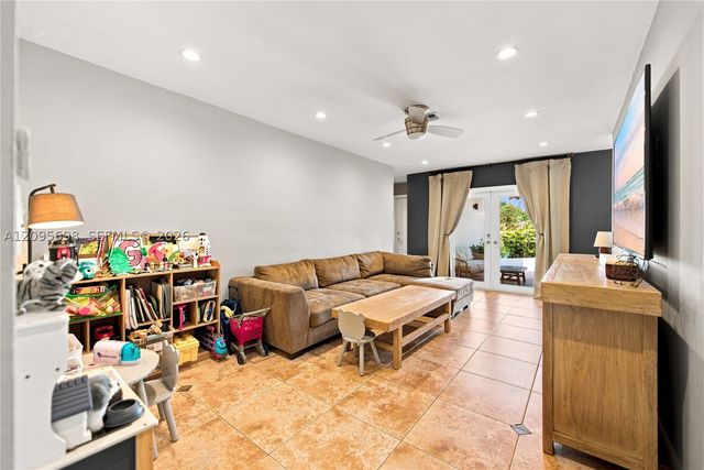 1119 Buchanan St, Hollywood, FL 33019