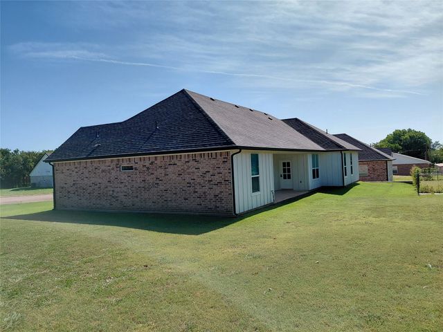 604 E 4th Street, Muenster, TX 76252