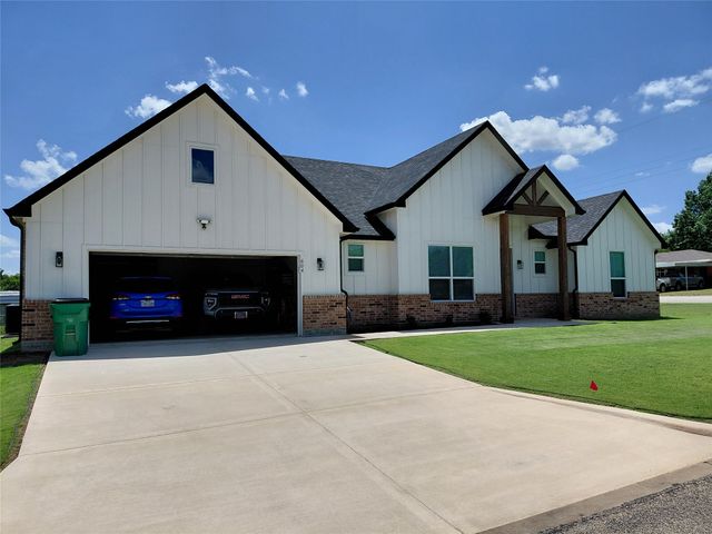 604 E 4th Street, Muenster, TX 76252