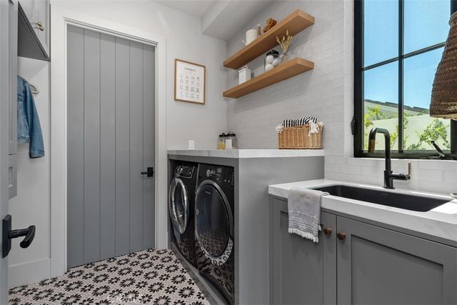1030 Sandcastle Drive, Corona Del Mar, CA 92625