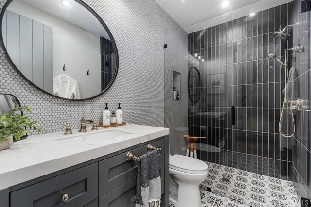 1030 Sandcastle Drive, Corona Del Mar, CA 92625