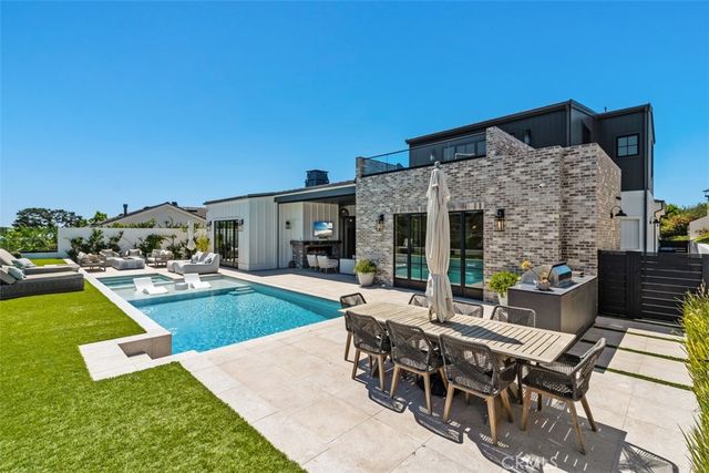 1030 Sandcastle Drive, Corona Del Mar, CA 92625